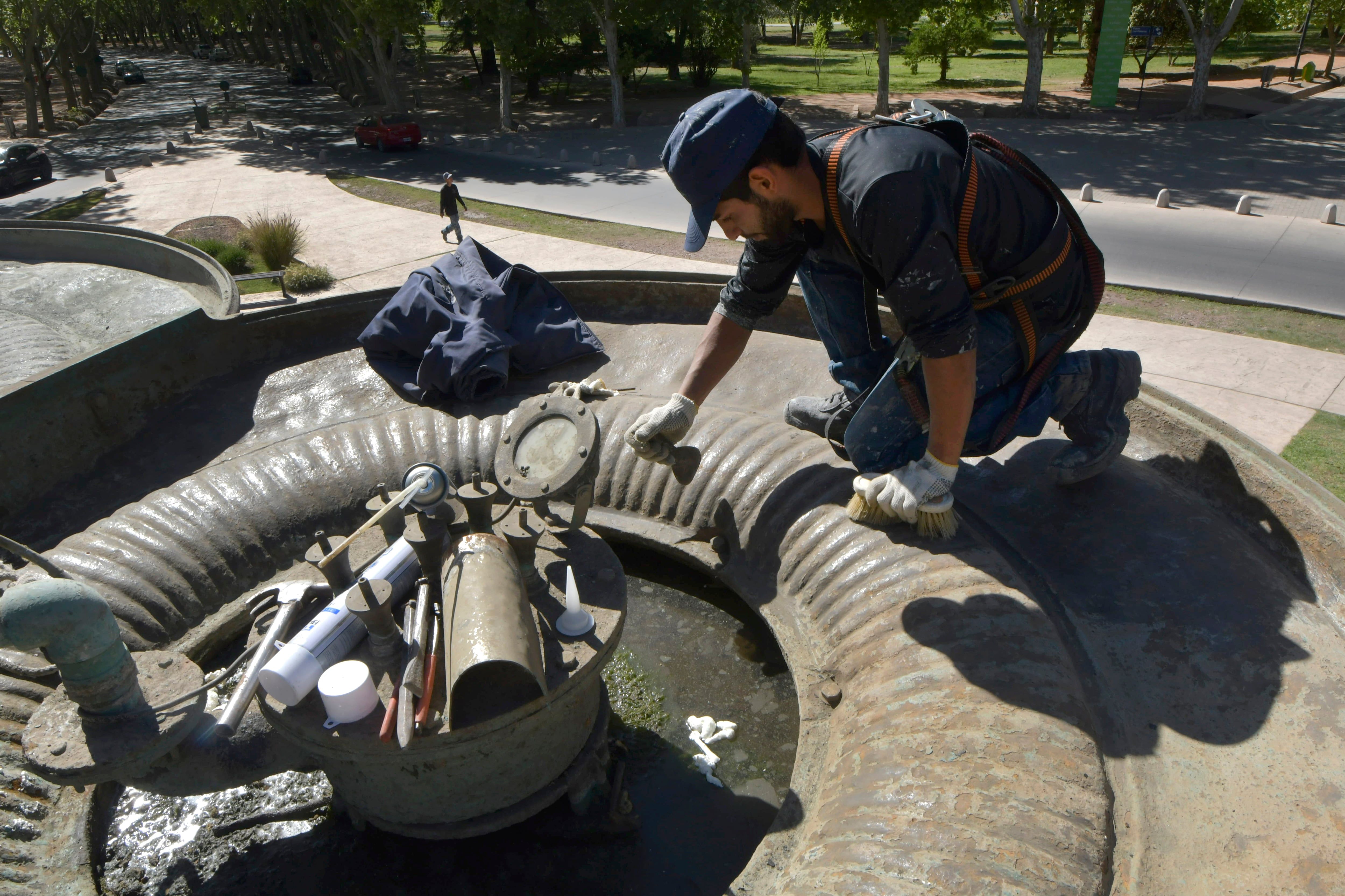 Puesta en funcionamiento de la Fuente de los Continentes en el Parque General San Martín   Foto. Orlando Pelichotti