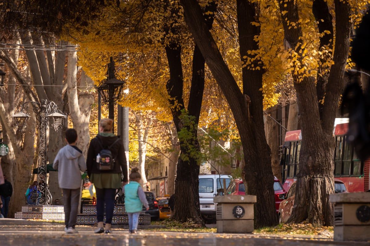 Plaza España Otoño cálido en la Ciudad de Mendoza   Foto: Ignacio Blanco / Los Andes 