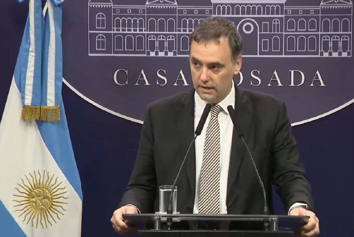 El vocero presidencial Manuel Adorni en conferencia de prensa