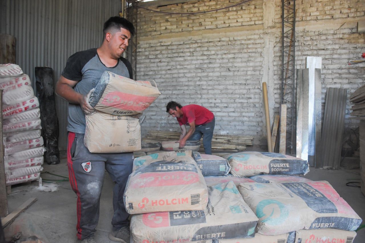 Construir una vivienda económica tradicional de 61 m2 en Mendoza, con hierros, ladrillo y todo lo que implica edificar en una provincia sísmica, tiene un costo superior a los $11 millones. 
foto: Mariana Villa / Los Andes