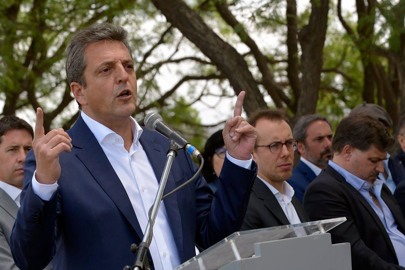 Sergio Massa, ministro de Economía de la Nación, llegó a Mendoza el 7 de noviembre con una batería de anuncios pero hasta ahora ninguno se cumplió. 

Foto: Orlando Pelichotti