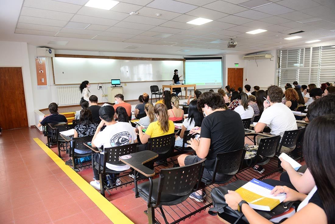 Mendoza ya estableció cuáles serán las carreras prioritarias para el ciclo 2025 en el marco de un plan de desarrollo estratégico para la región. Son consideradas como “ofertas de formación continua prioritarias” aquellas que atiendan el campo de la salud, recursos renovables, las nuevas tecnologías aplicadas a la industria, la certificación de saberes y prácticas para diferentes servicios, y las que se focalizan en la mejora de los aprendizajes en Matemática y Lengua. Gentileza
