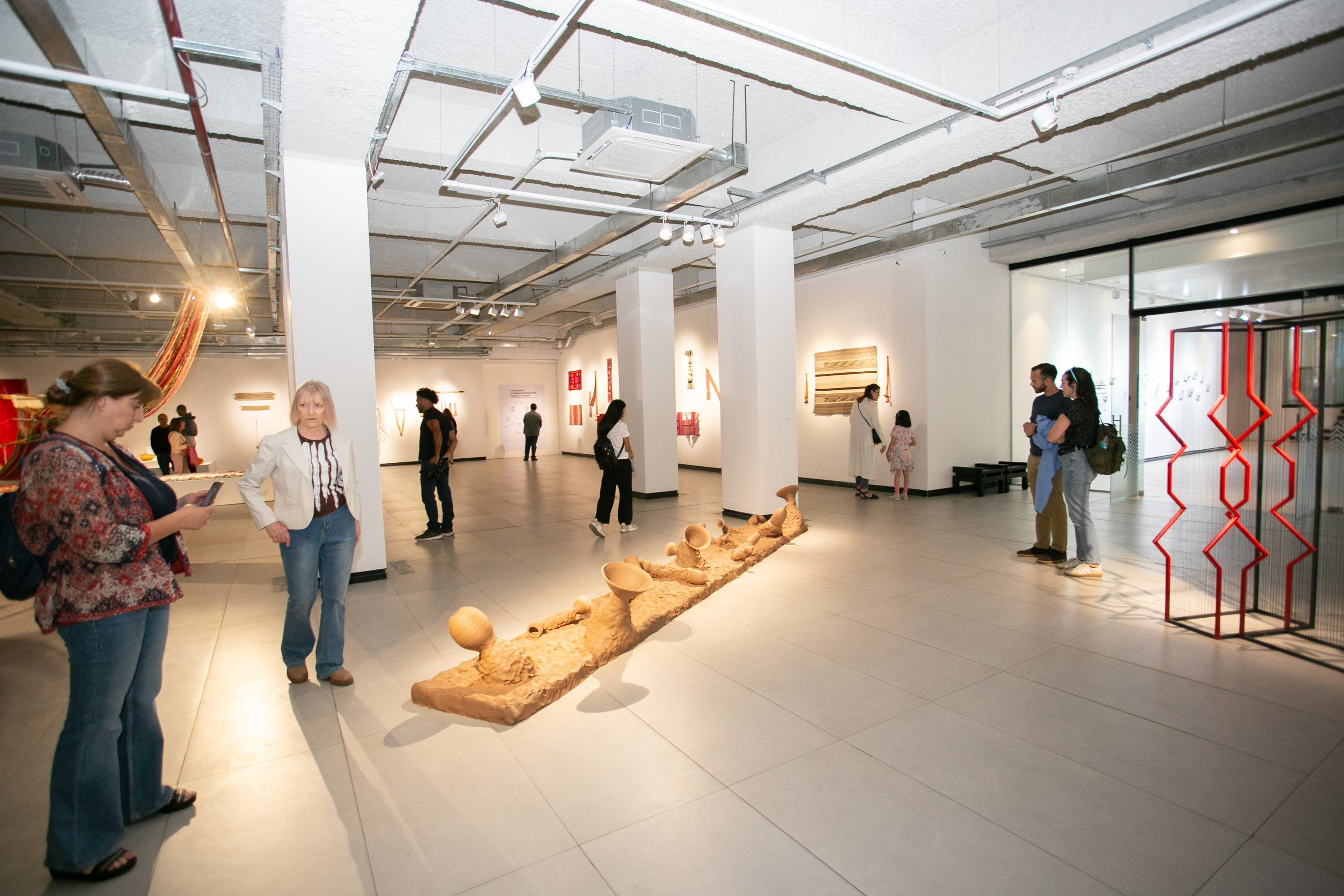 Más de 400 personas asistieron a la apertura de tres grandes muestras