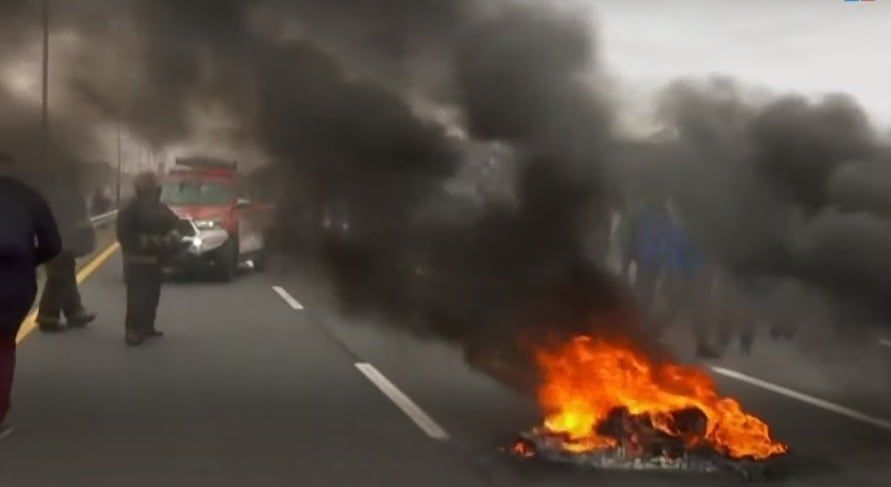 El gremio cortó el acceso al aeropuerto y protagonizó enfrentamientos con Gendarmería.