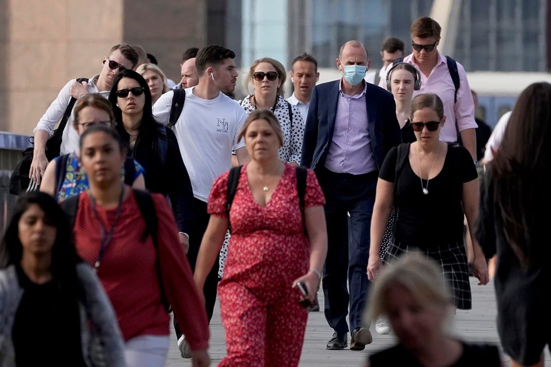 Inglaterra busca volver a la normalidad prepandemia antes de lo previsto (AP)