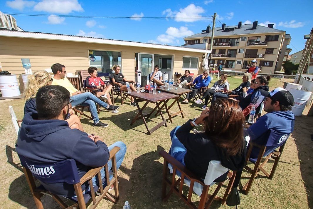 Rocío Oliva y su academia de fútbol para niñas.