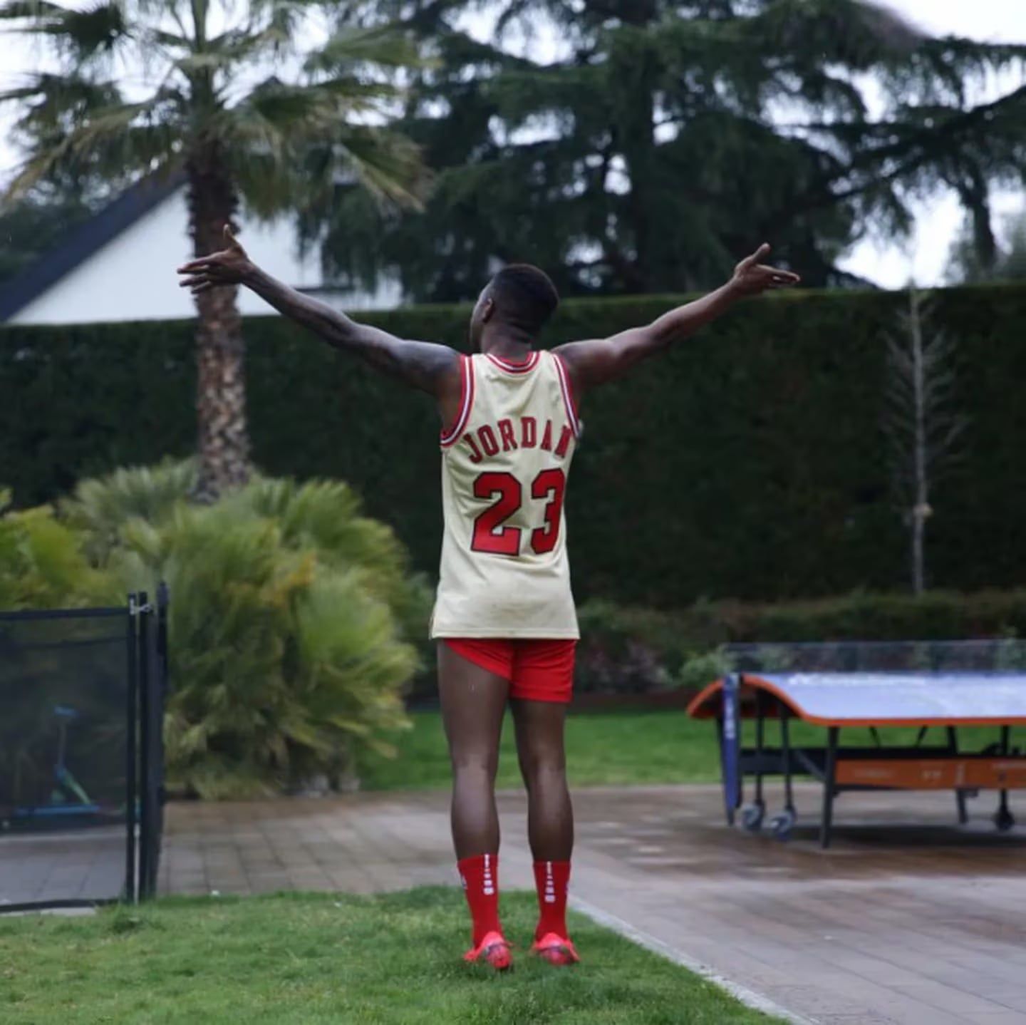 Así es la casa del delantero de Real Madrid, en la capital española.