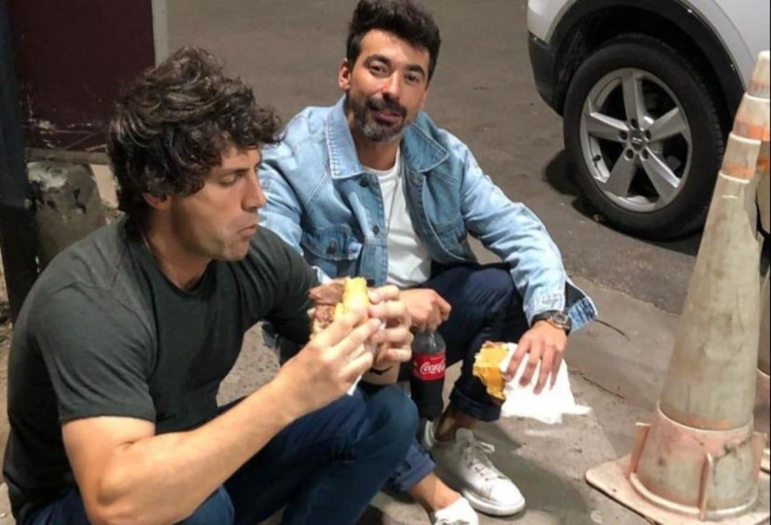 Lucas Langelotti junto al "Pocho" Lavezzi (Instagram).