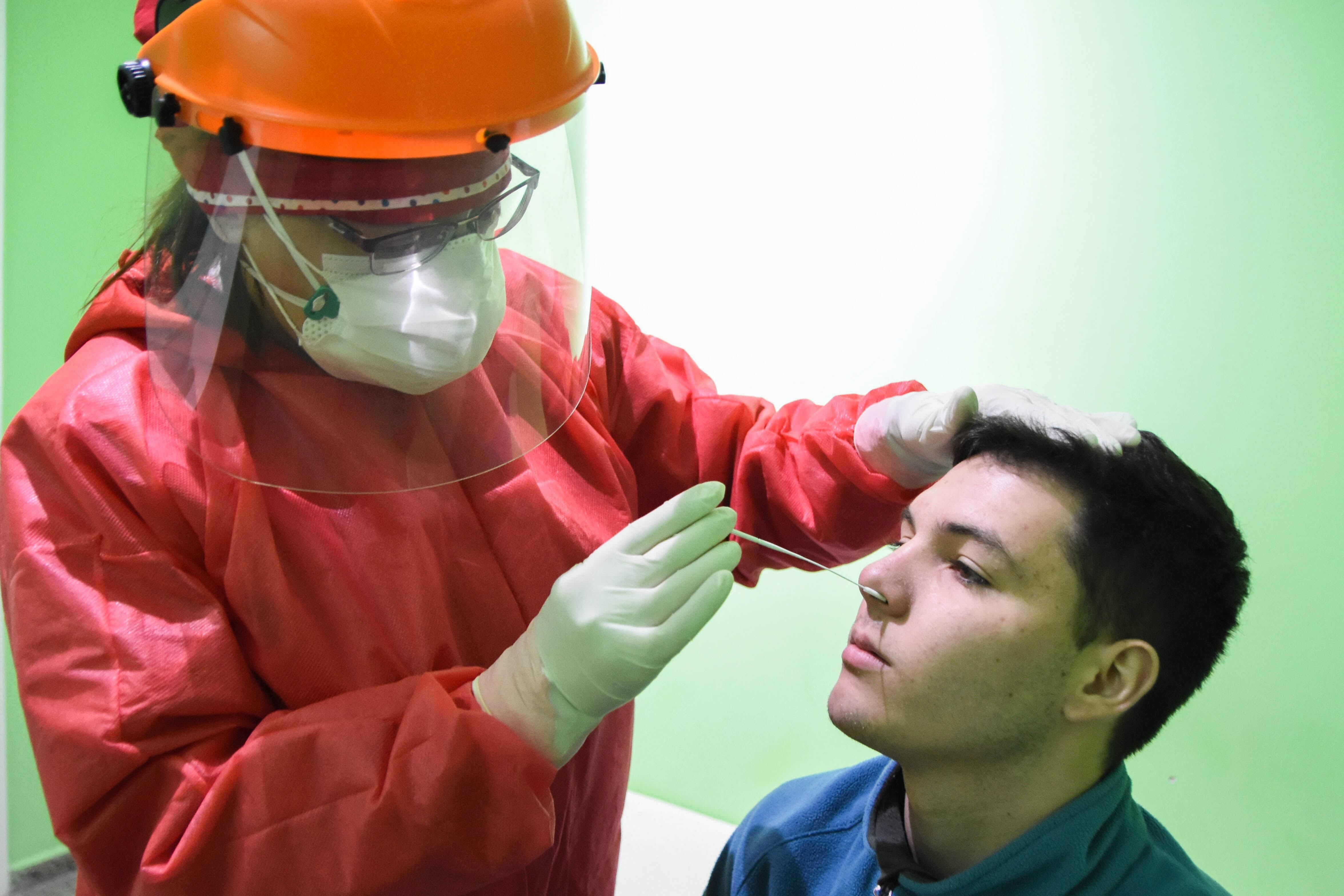 Se intensifican los controles para detectar las nuevas cepas de coronavirus en el país.