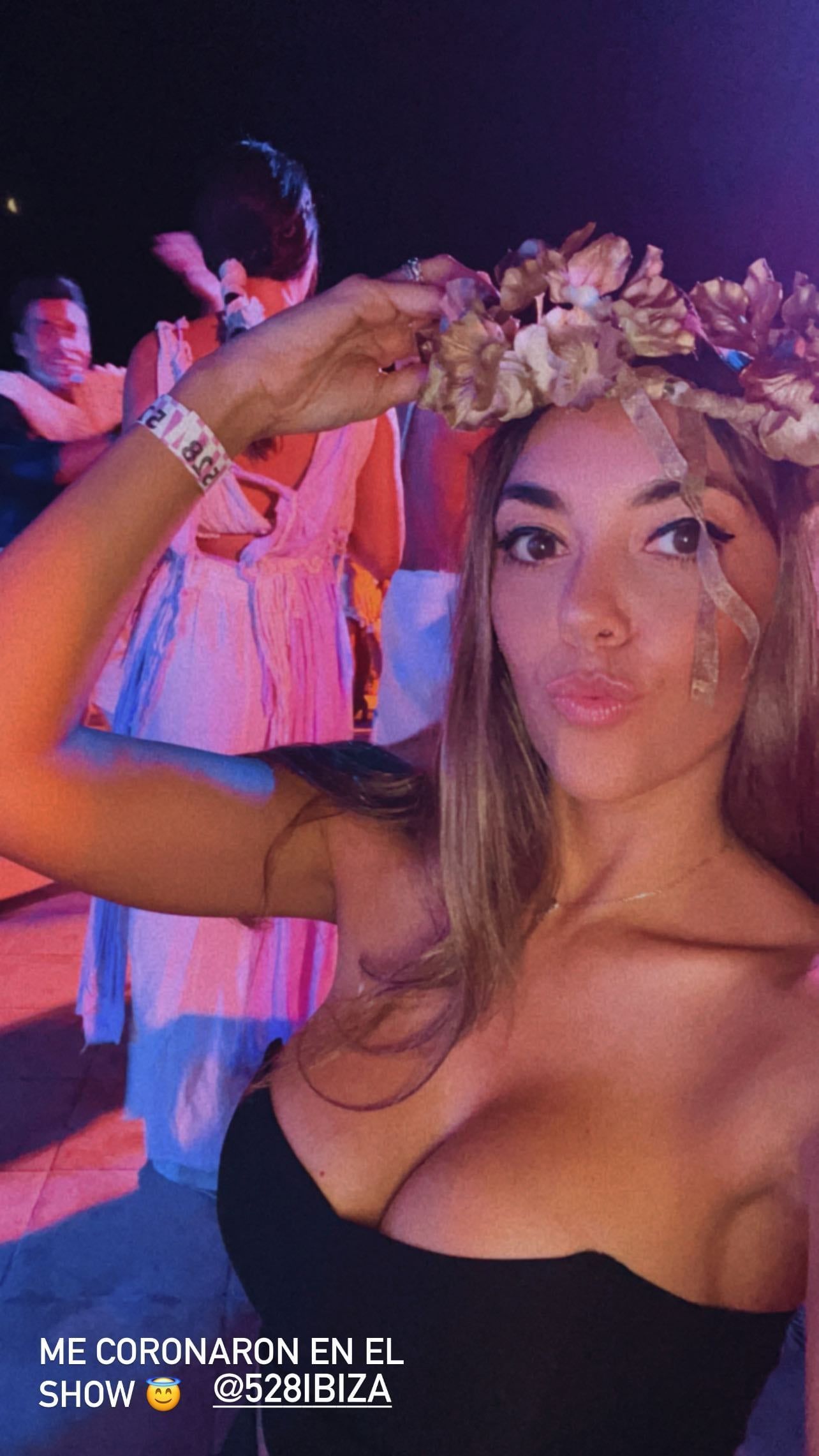 Floppy Tesouro enamoró con su look desde la fiesta en Ibiza