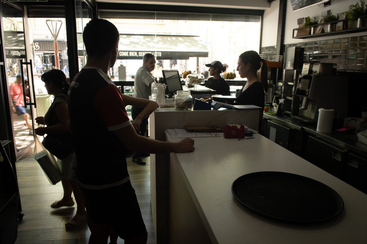 EDEMSA informó de cortes de luz en las siguientes zonas de Mendoza.

Foto: Ignacio Blanco / Los Andes