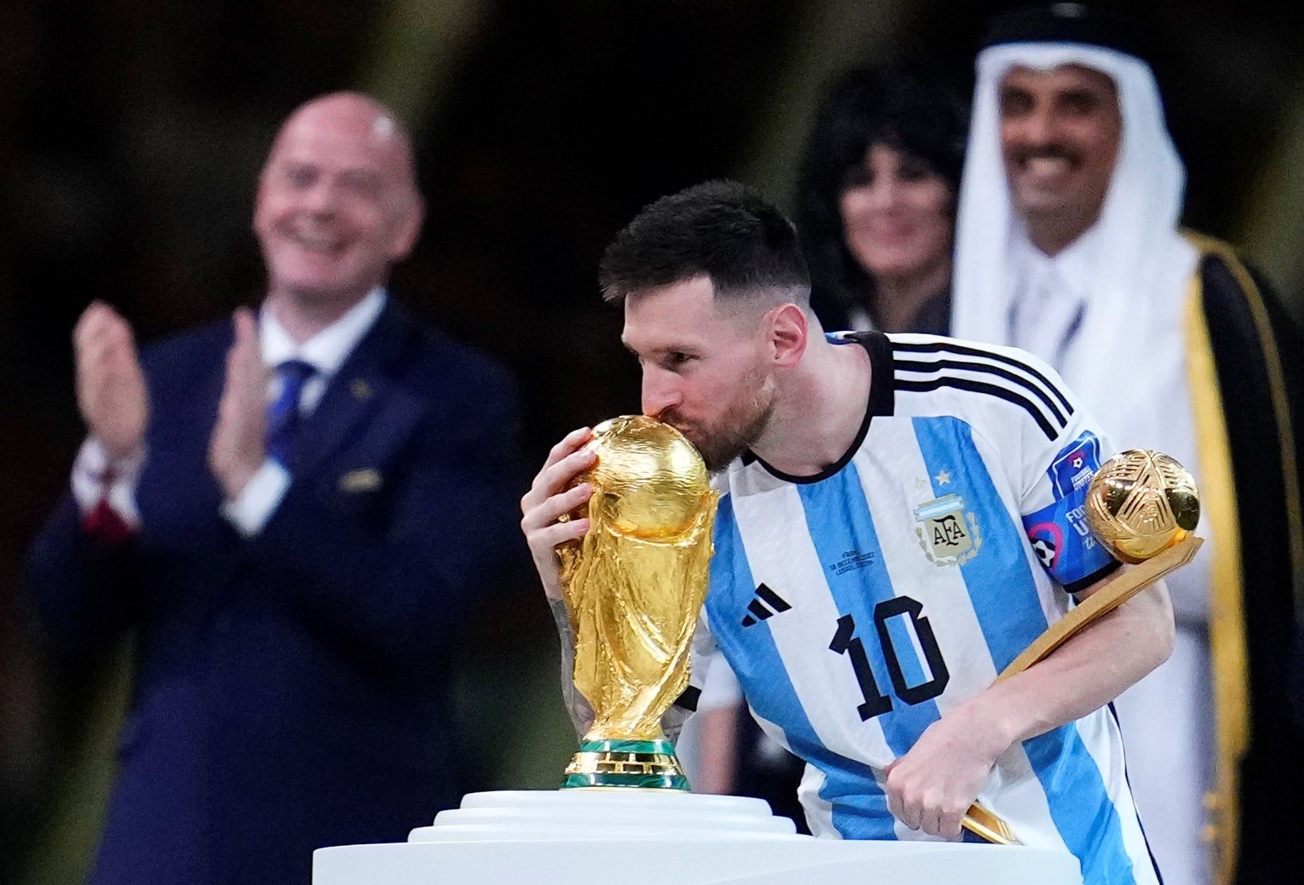 Lionel Messi donará las camisetas que usó en el Mundial de Qatar.