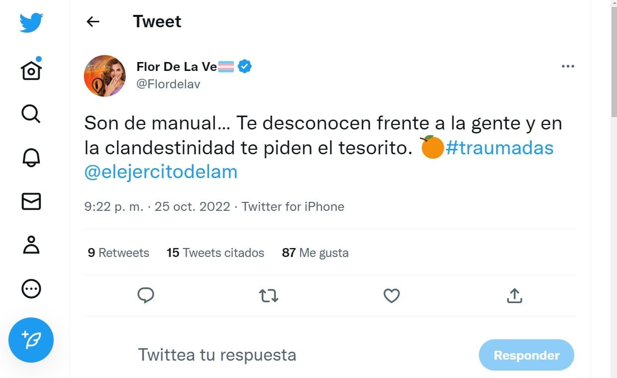Flor de la V apuntpo duro contra Tomás Holder.