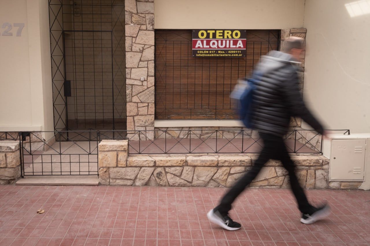 La oferta de alquileres actual es baja y el sector inmobiliario prevé que sea menor con la reforma de ley.
 
Foto: Ignacio Blanco / Los Andes 