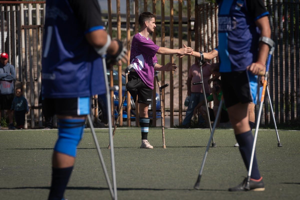Liga Nacional de Fútbol de Amputados.  En el polideportivo del Barrio de la Gloria se disputó la tercera fecha entre Los Cóndores de Mendoza y Los Leones de Tucuman.  
