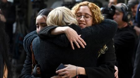 Florencia López, hija de Arturo López, momento tras el veredicto. Gentileza: Télam.