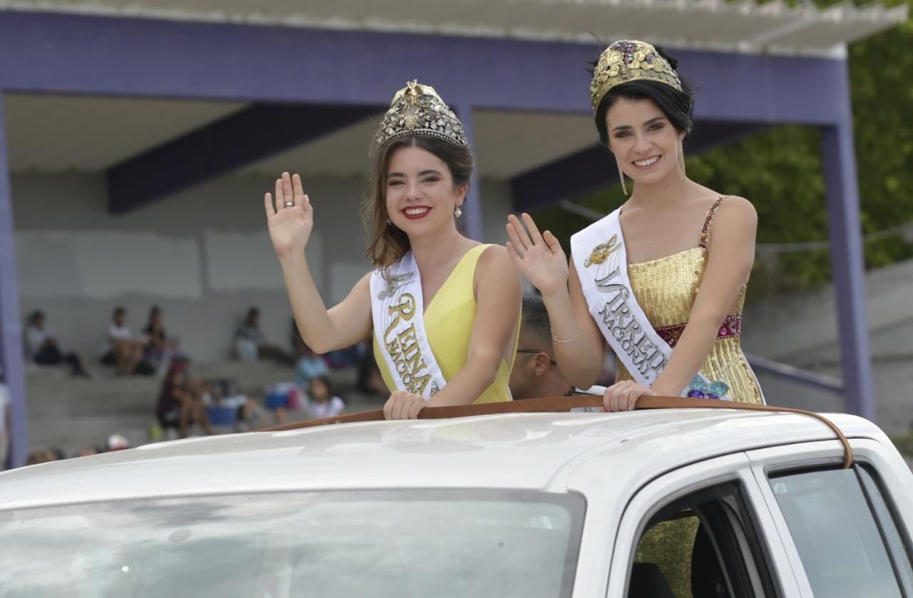 La flamante Reina Nacional de la Vendimia, Ana Laura Verde, junto a la Virreyna Nacional, Gemina Navarro / Orlando Pelichotti.