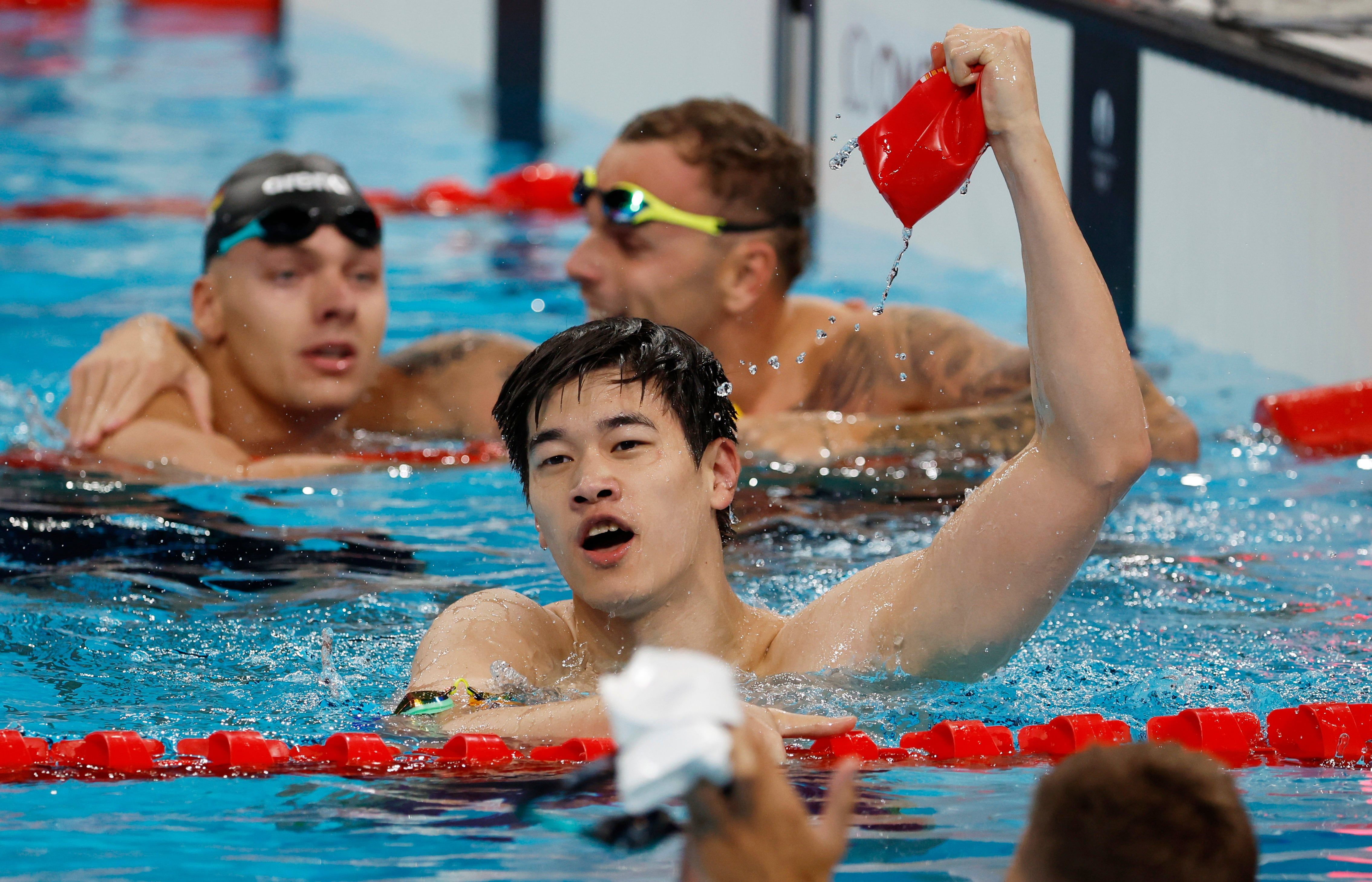 Paris (France), 31/07/2024.- Pan Zhanle of China celebrates as he wins and etablishes a new world record in in the Men 100m Freestyle final of the Swimming competitions in the Paris 2024 Olympic Games, at the Paris La Defense Arena in Paris, France, 31 July 2024. (100 metros, Francia) EFE/EPA/MAST IRHAM