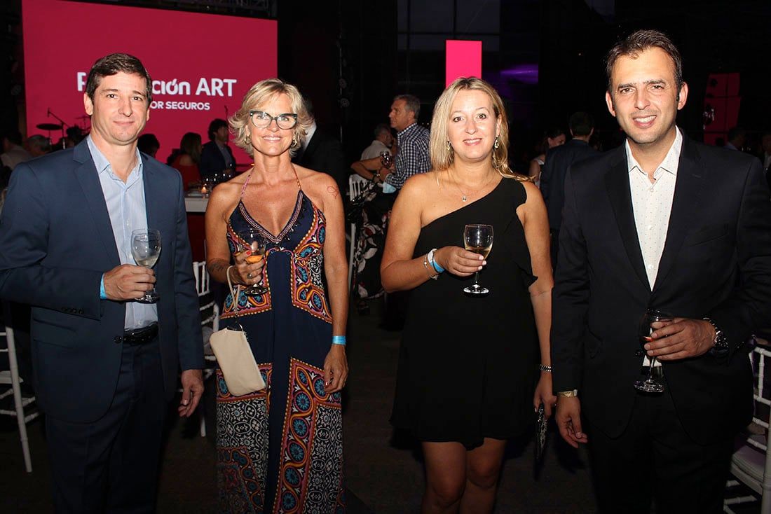 Gala de SANCOR SEGUROS en Park Hyatt Mendoza Lucas Montini, Valeria Razquin, Florinda Mantaras y Rene Villegas 