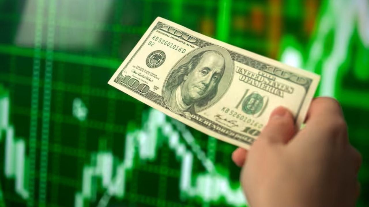 El dólar oficial llegó a $1.000 y el riesgo país quebró un piso que no se veía desde las PASO de 2019