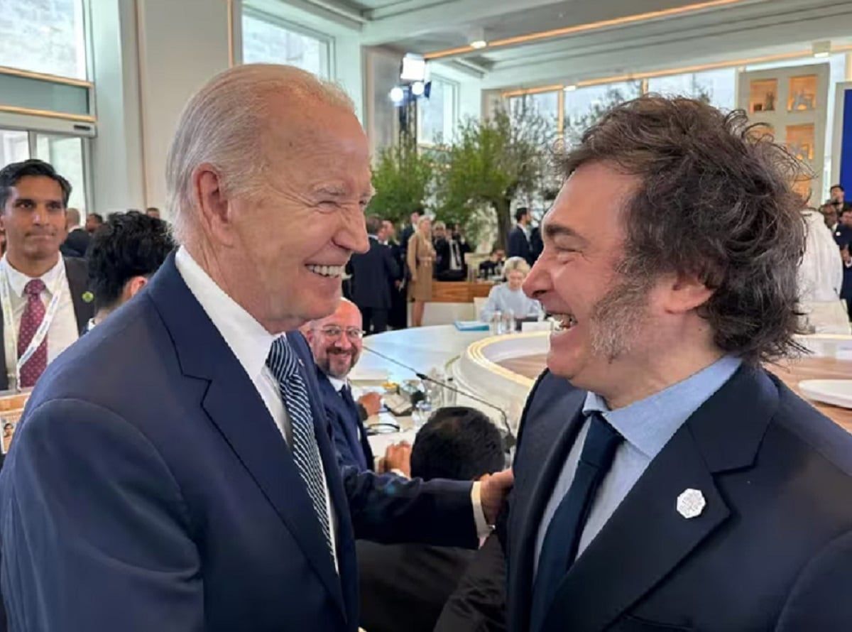 El presidente Javier Milei y su par estadounidense Joe Biden en la cumbre de líderes del G7 (Foto gentileza)