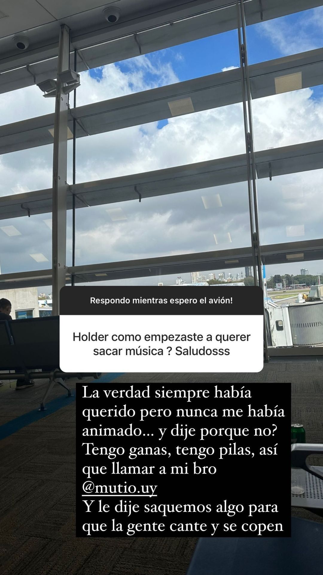 Holder interactuó con sus seguidores