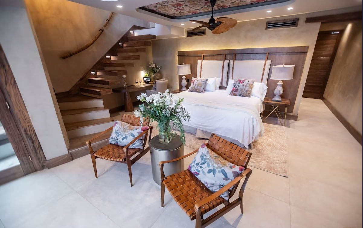 El hospedaje cuenta con siete suites exclusivas, diseñadas para brindar comodidad y privacidad