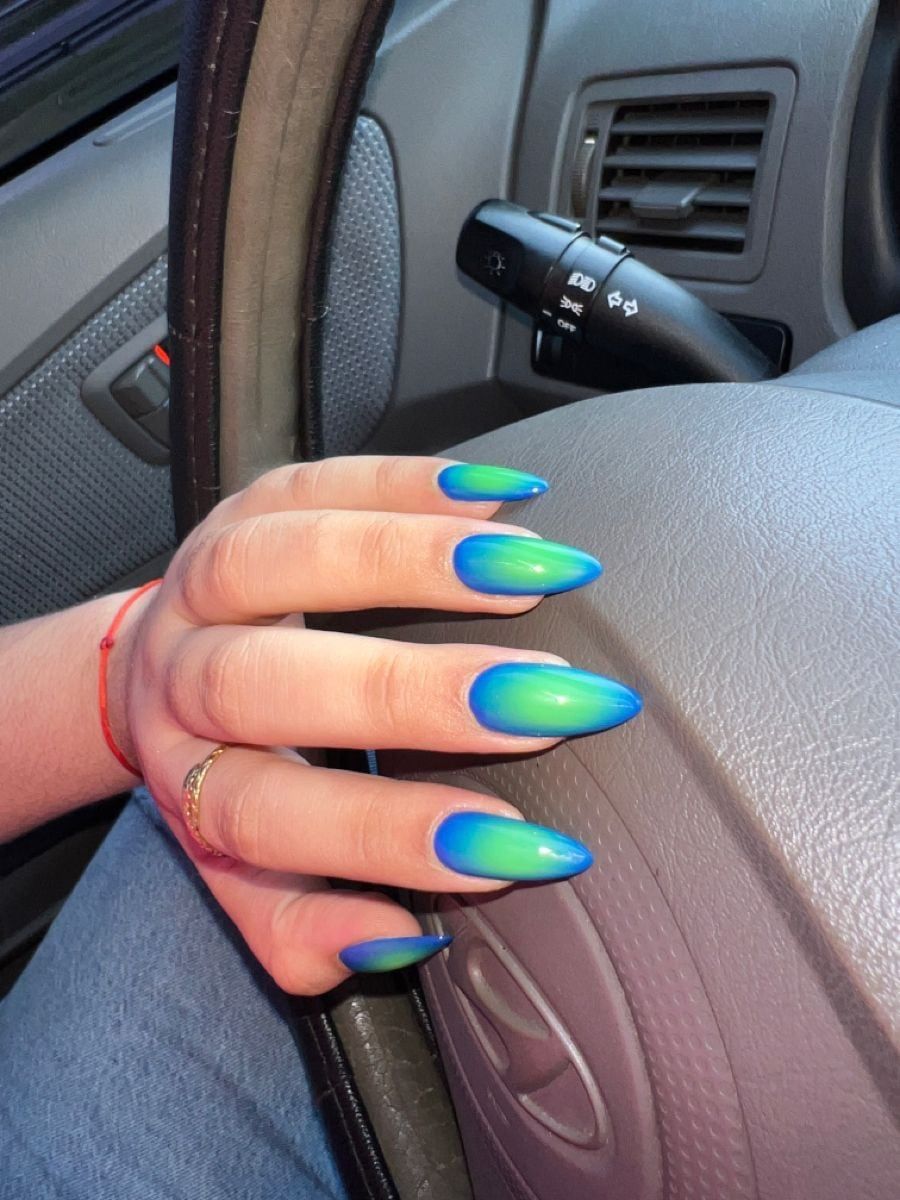 Aura nails