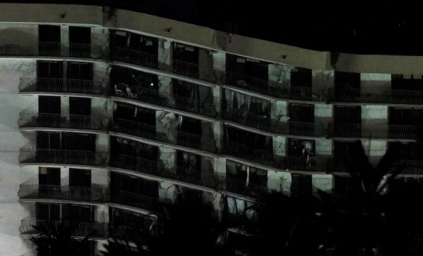 Demolieron lo que quedaba del edificio de Miami previo a la llegada de la tormenta Elsa -