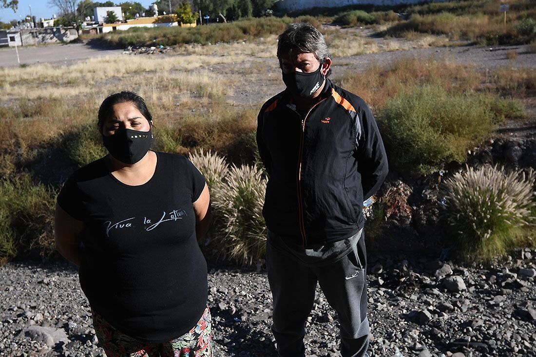 Los padres de Abigaíl Carniel durante los rastrillajes -