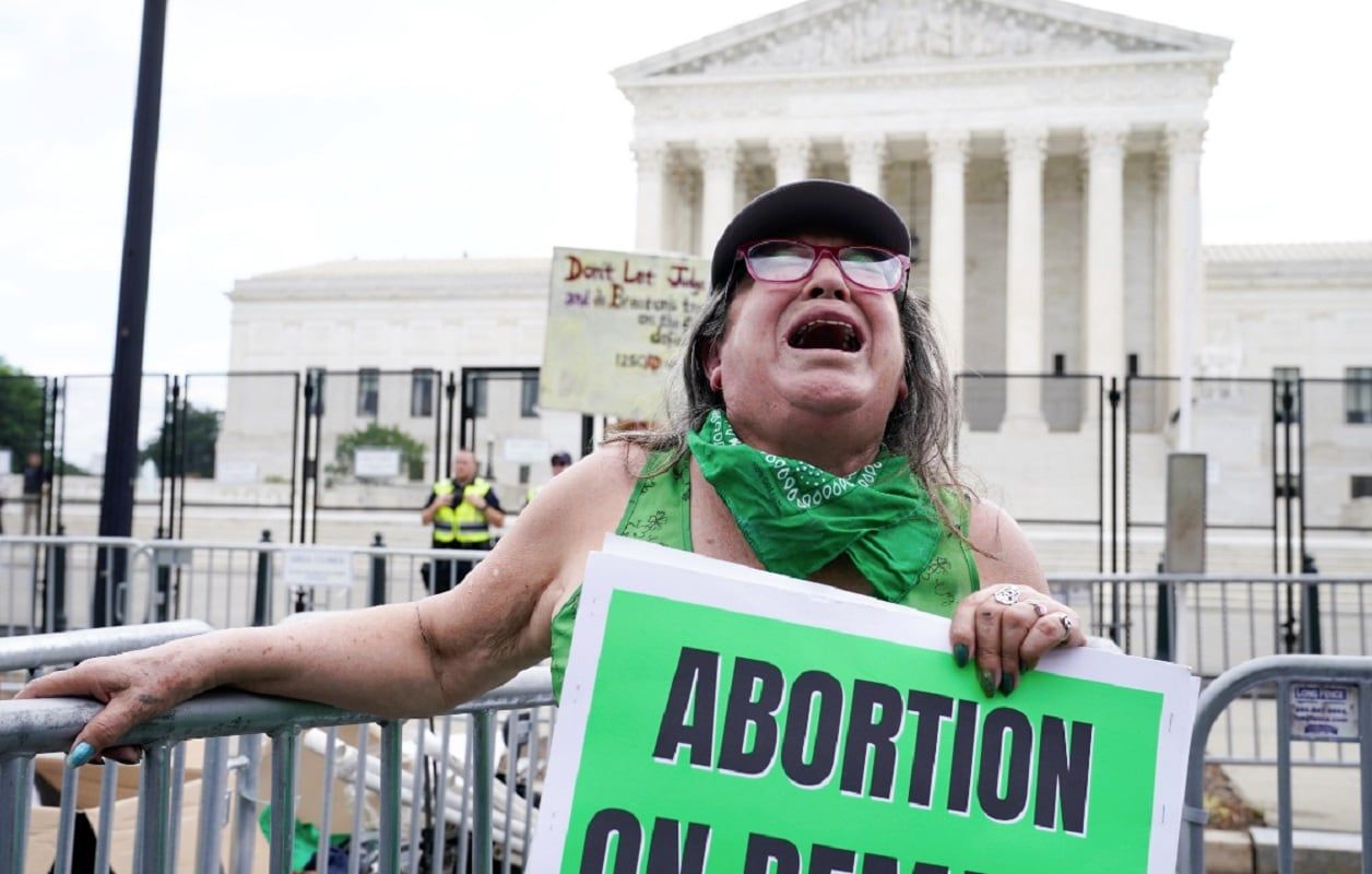 Mujeres activistas defendieron el derecho al aborto legal frente a la Corte Suprema en Washington, Estados Unidos. (Foto: AP)
