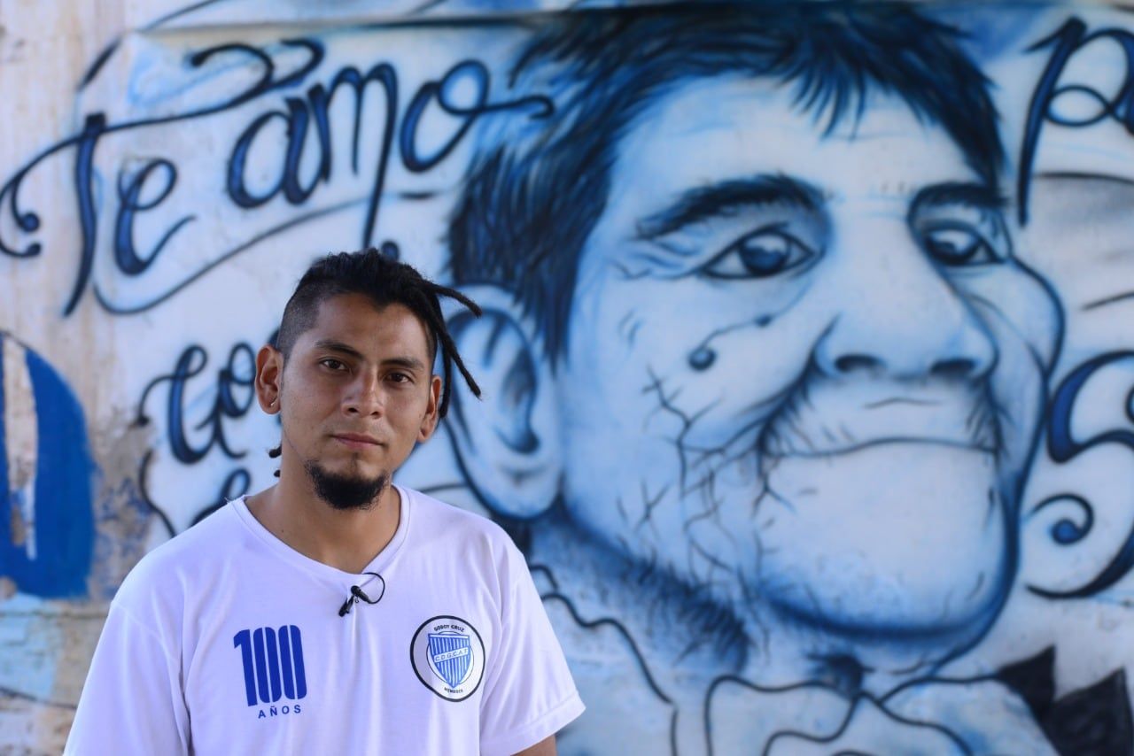 Fifty, el artista callejero que sobresale en el centenario del Expreso.