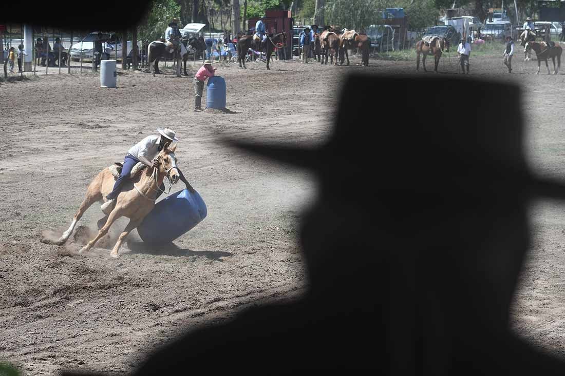 En el predio gaucho y cultural Junín del departamento de Junín, se realiza la primera clasificatoria de destrezas criollas para participar en el festival de doma y folclore de Jesús María 2022, en la provincia de Córdoba. Foto: José Gutierrez
