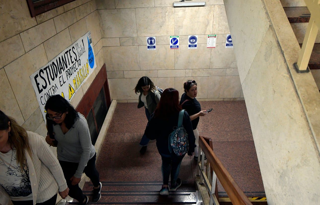 Efecto descuento: la adhesión al paro docente en la UNCuyo sigue en baja y llega a 57%. Foto : Orlando Pelichotti / Los Andes.