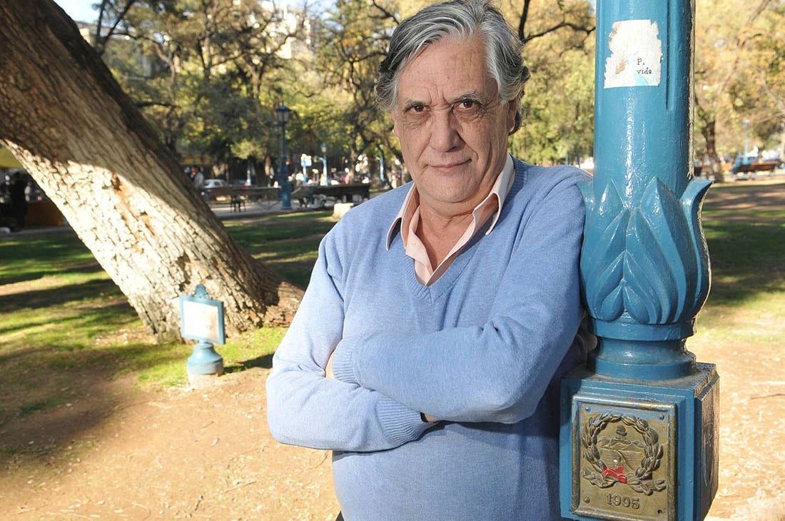 El escritor y artista creó junto a Lisandro Bertín y Nicolás Diez la obra en homenaje a San Martín / Archivo Los Andes