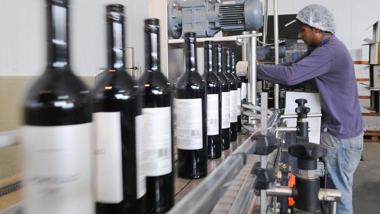 Caen los volumenes de exportaciones. 