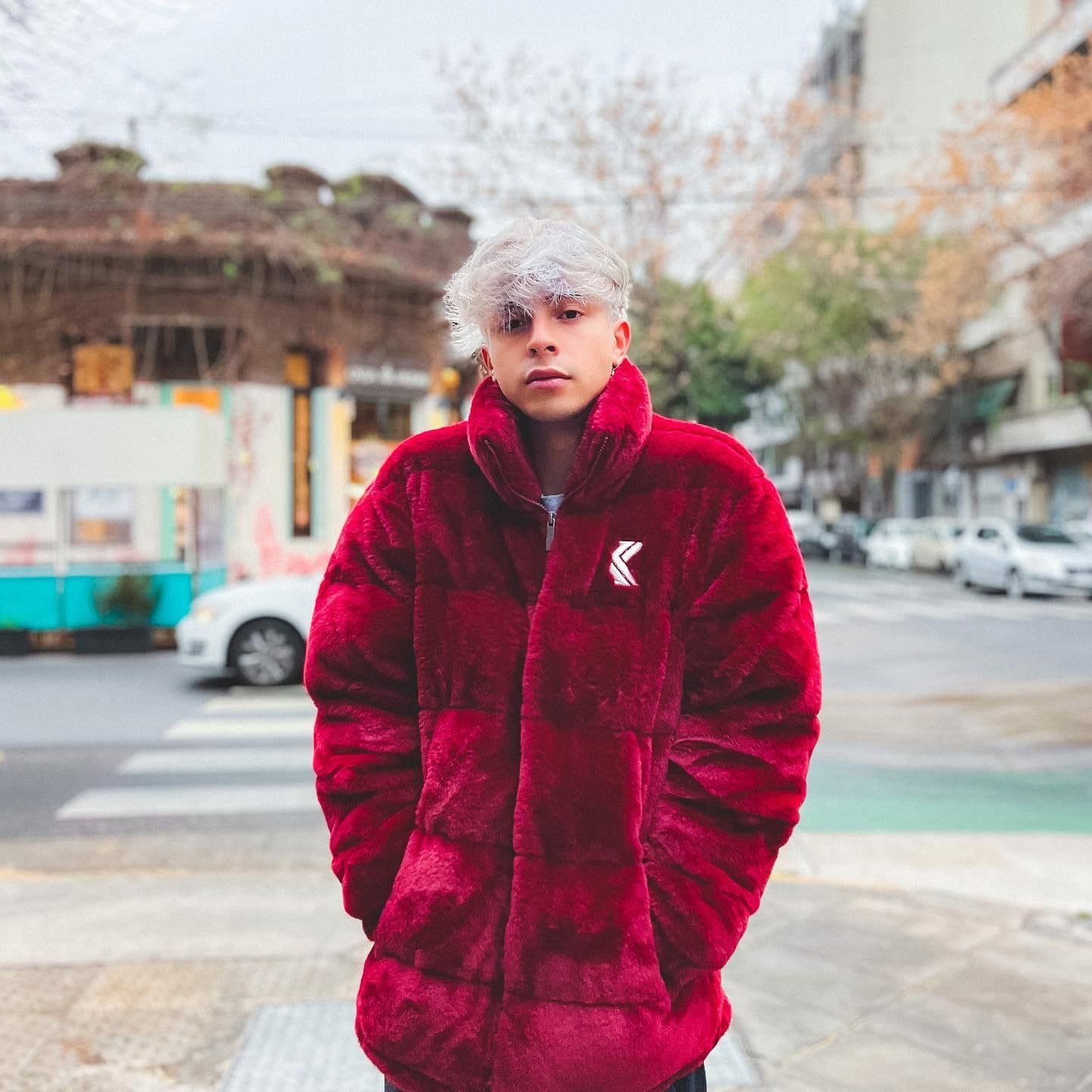 Rusherking se tinó de rubio.