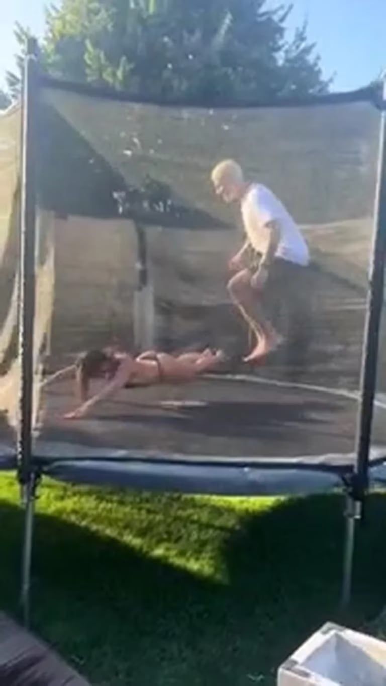 Los famosos se divierten mientras sus herederos no están en casa.