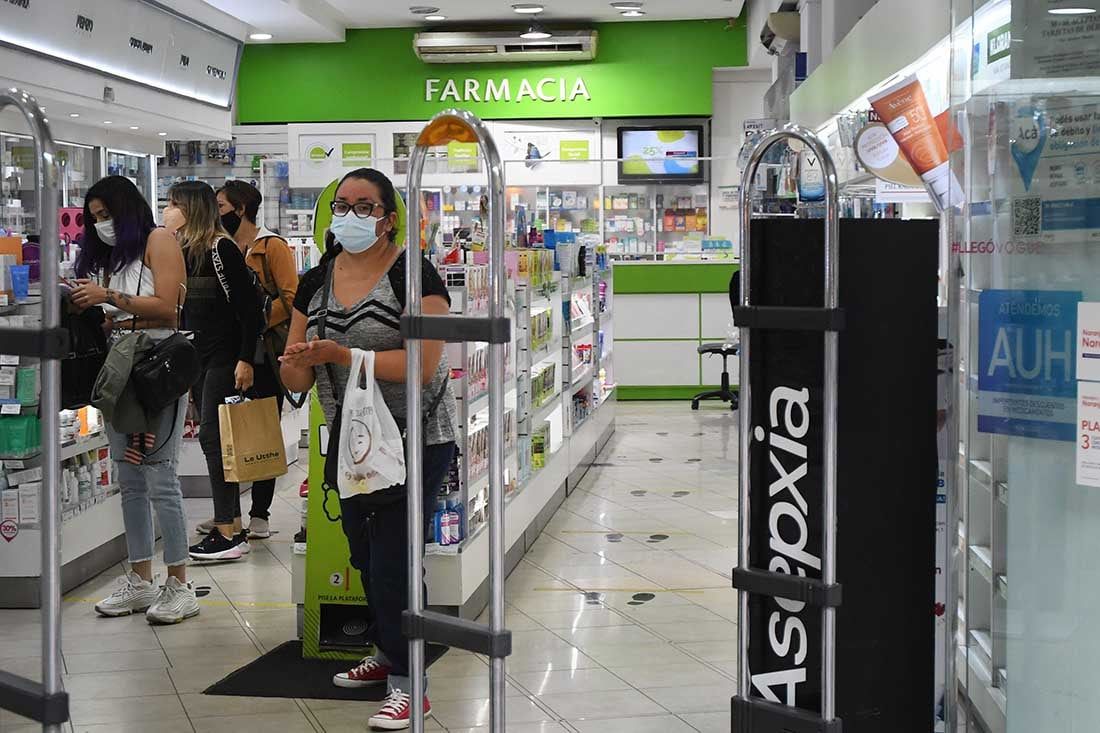 Las farmacias continúan con dificultades para la entrega de ciertos medicamentos estacionales. Foto:José Gutierrez / Los Andes