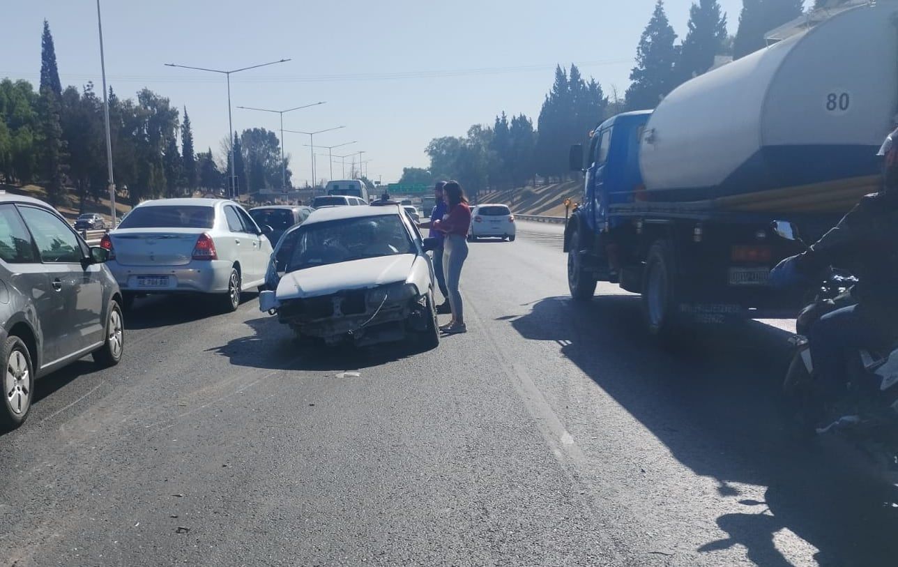 Choque en el Acceso Sur - Fotos fuentes policiales