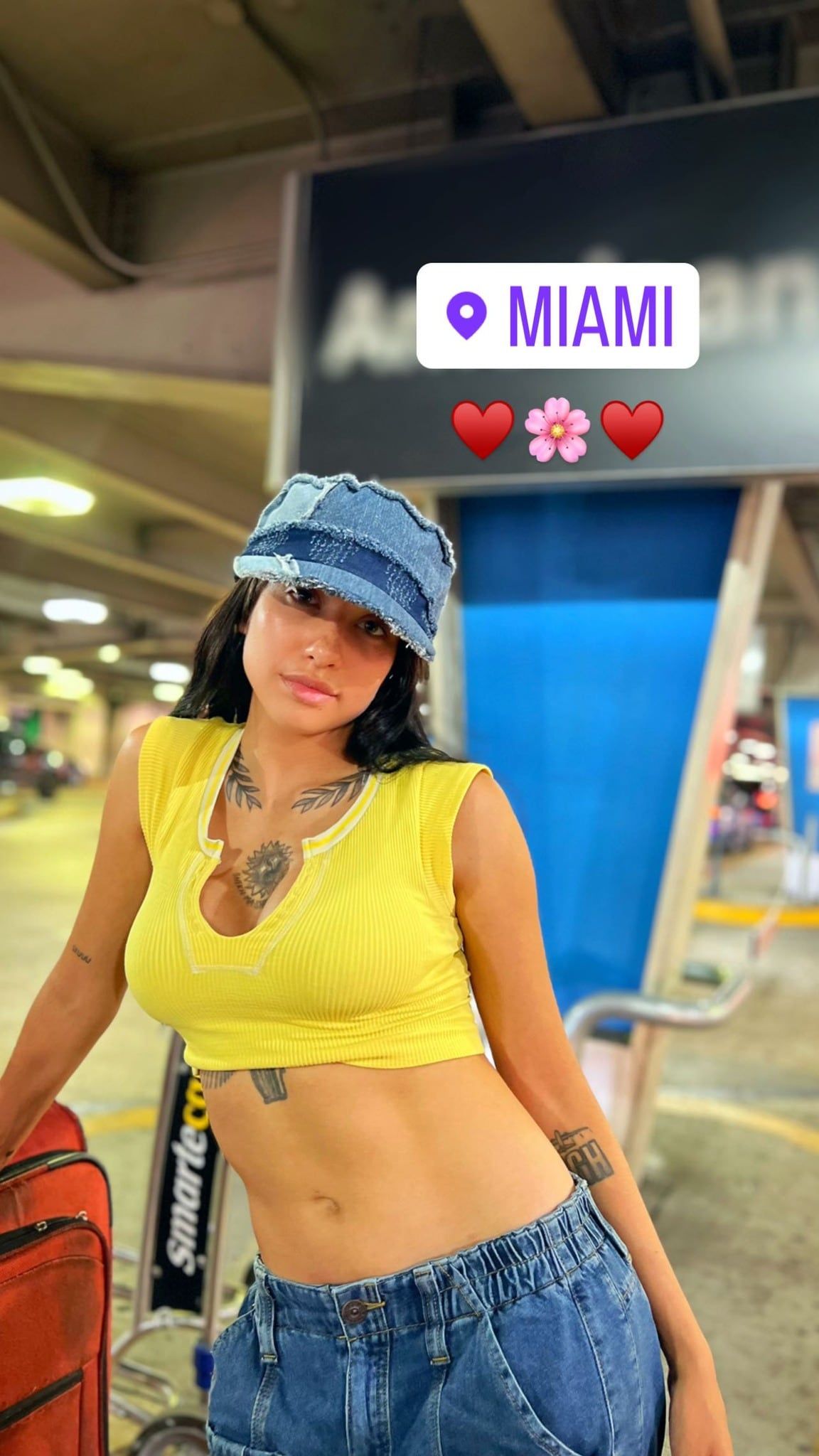 Las últimas fotos de María Becerra con abdomen al aire.