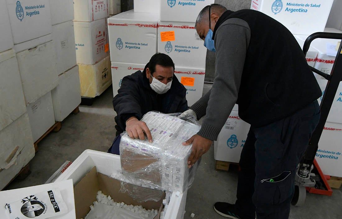 Las vacunas AstraZeneca que están llegando al país son las que se fabrican con el principio activo producido en Argentina y que se envasan y dosifican en México.