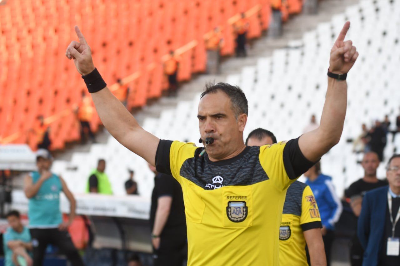 Futbol Liga Profesional, Godoy Cruz Antonio Tomba vs. San Lorenzo de Almagro en el estadio Malvinas Argentinas de Ciudad.
Los jugadores de Godoy Cruz, entran en calor antes del partido