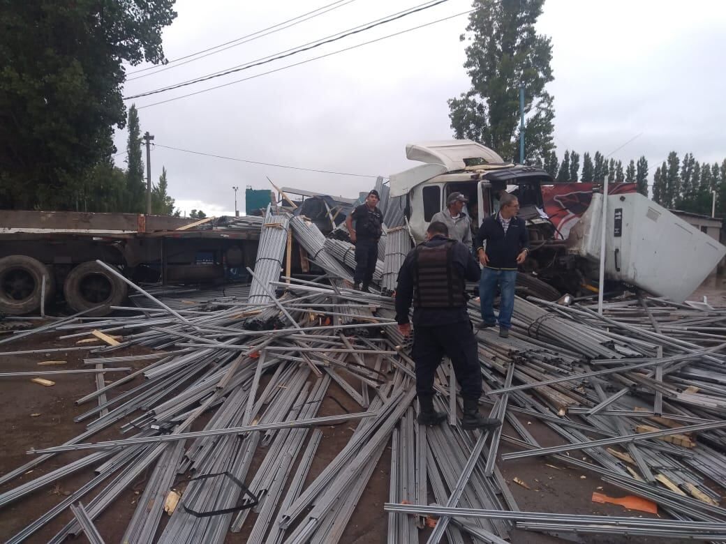 El camión se habría quedado sin frenos. Gentileza Dardo Carrizo.