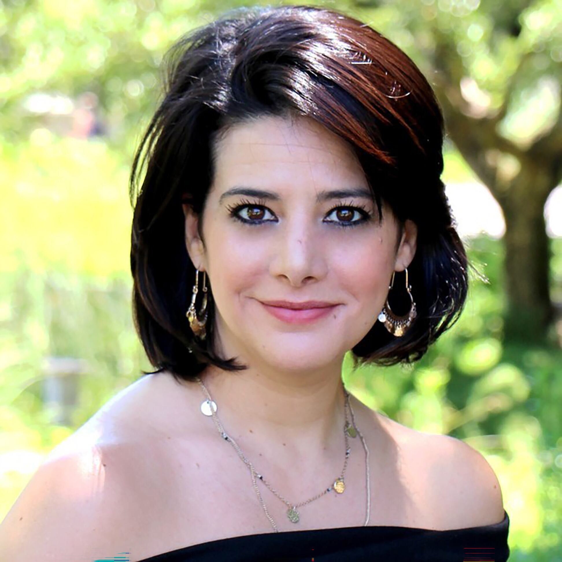 Dentro de muy poquito estará en librerías la segunda novela de la atrapante saga "Casa de fieras", de Vika Barton. Este volumen llevará el nombre "El portal del norte" y promete una nueva aventura de la intrépida Emilia Tier.