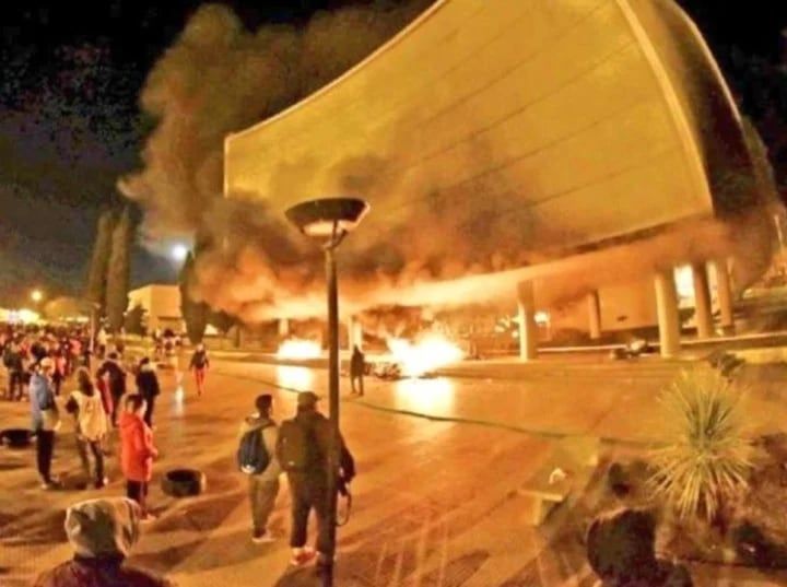 2019. Los incendios en la Legislatura de Chubut, por los que fue condenado Santiago Goodman. (Clarín)