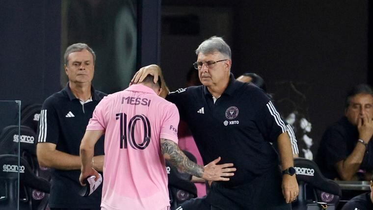 El Tata Martino sigue preocupado por la lesión de Messi y habló tras la dura derrota ante Chicago Fire.