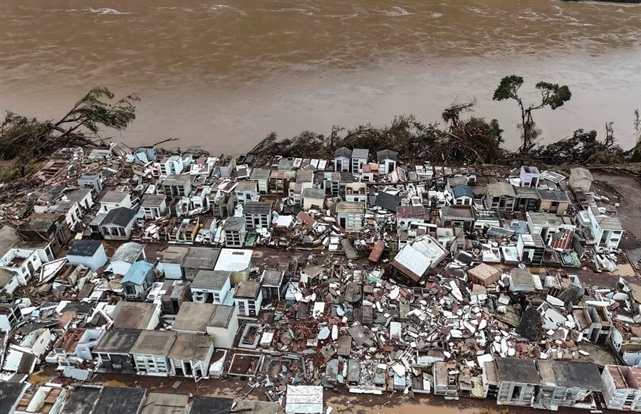 Hay hasta el momento 150 muertos y 127 personas desaparecidas por las inundaciones en Brasil. EFE