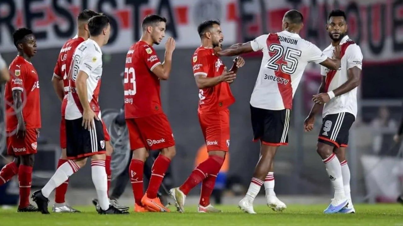 River venció a Independiente en un duelo picante. / Télam