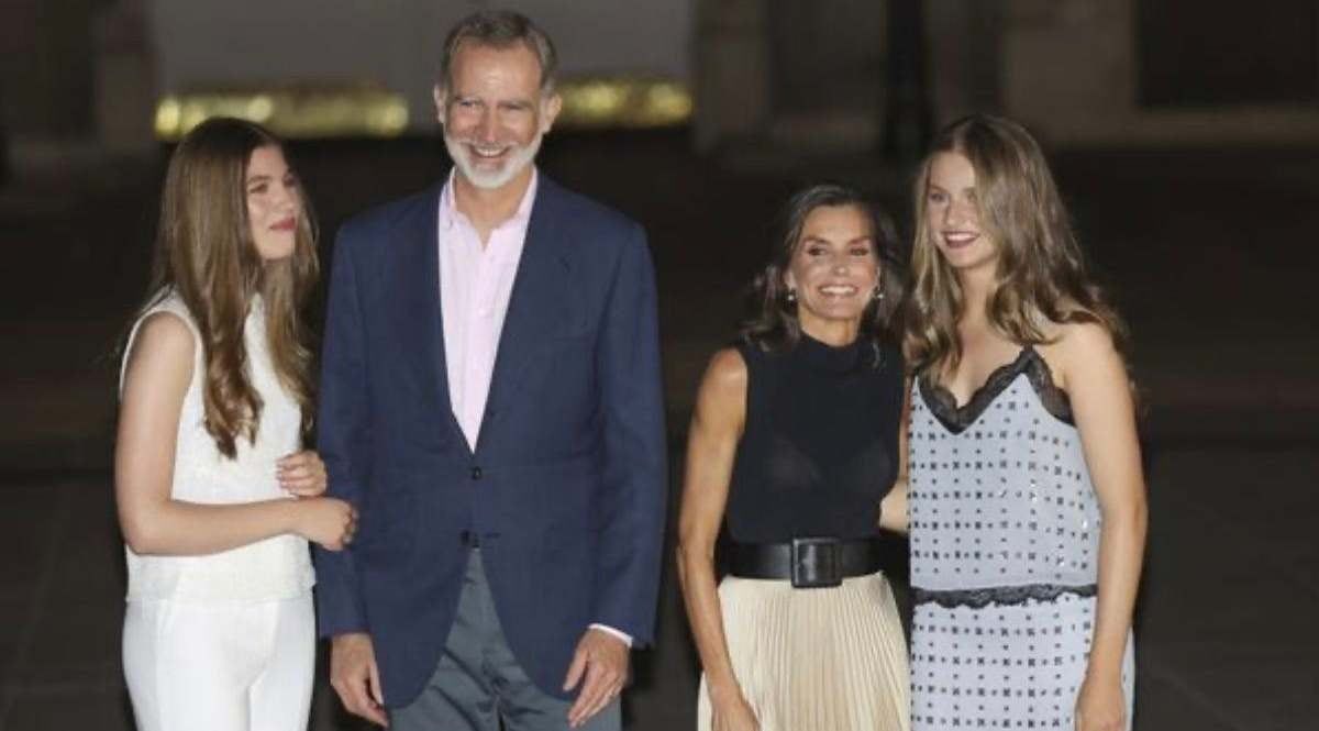 El monarca español pertenece a este libro hace años.